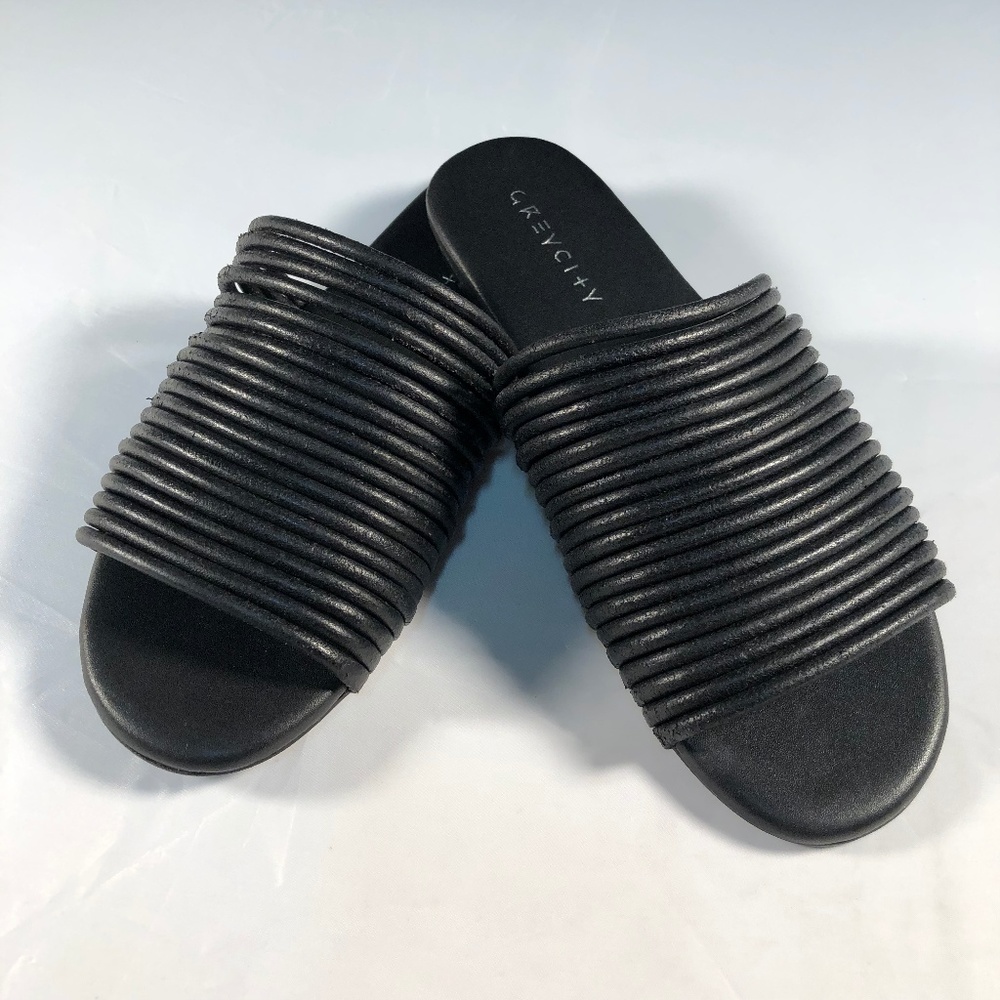 NWOB Grey City Black Nikki Sandals